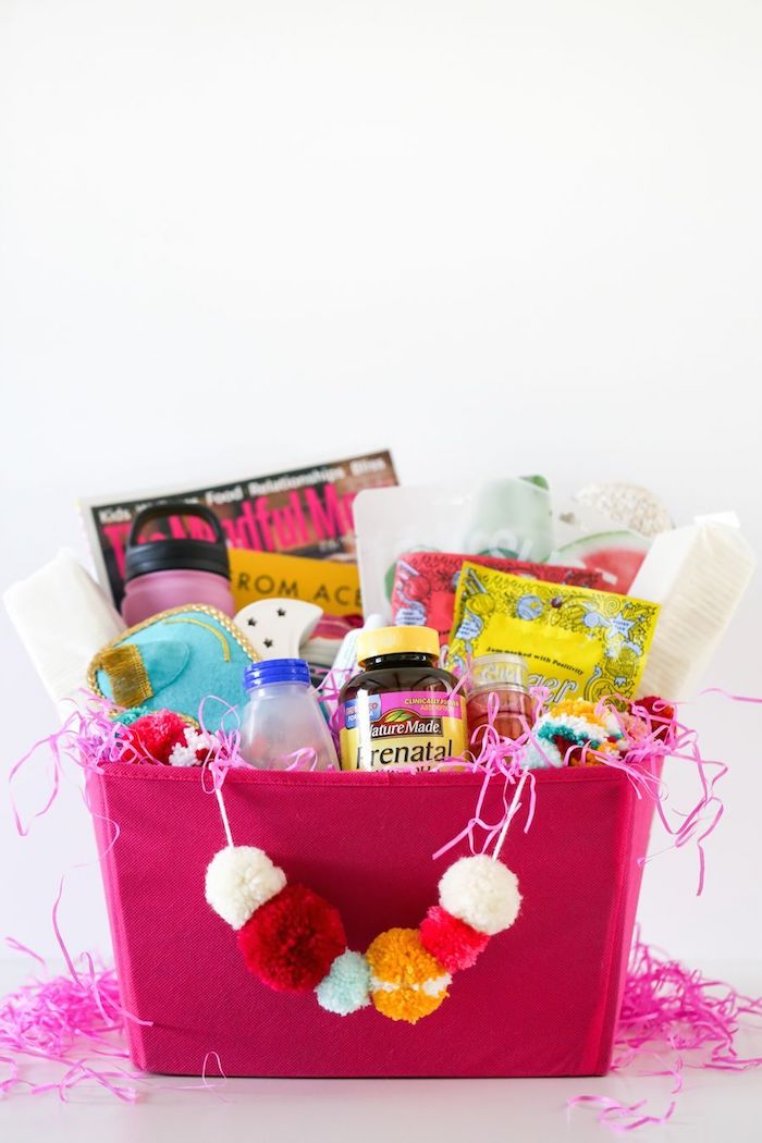 las mejores ideas de regalos mamas regalos originales mujer embarazada cesta con regalos