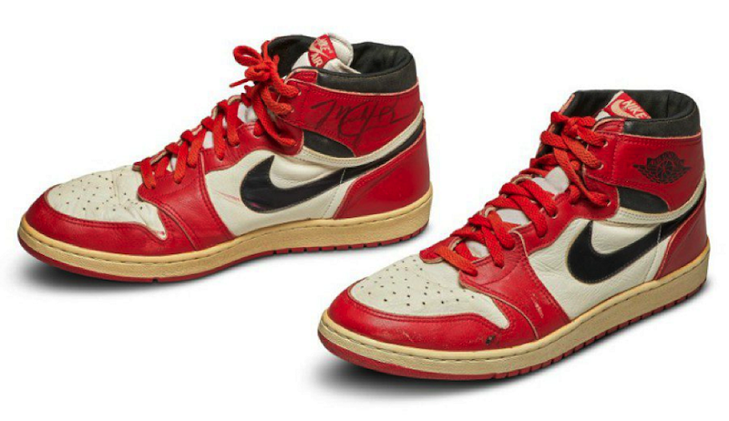 imagen de zapatillas nike en blanco y rojo
