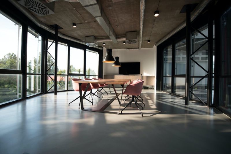 oficina en oficina minimalista industrial moderna con lámpara