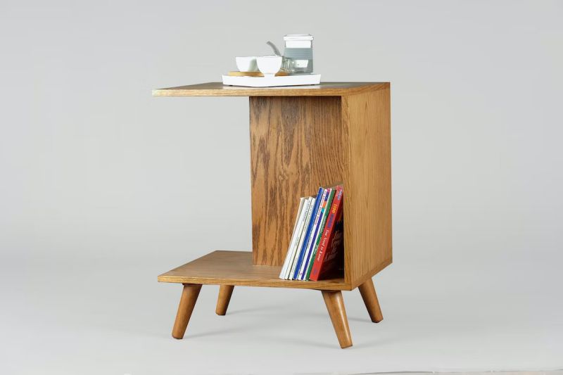 mueble multifuncional de madera con libros en una estantería