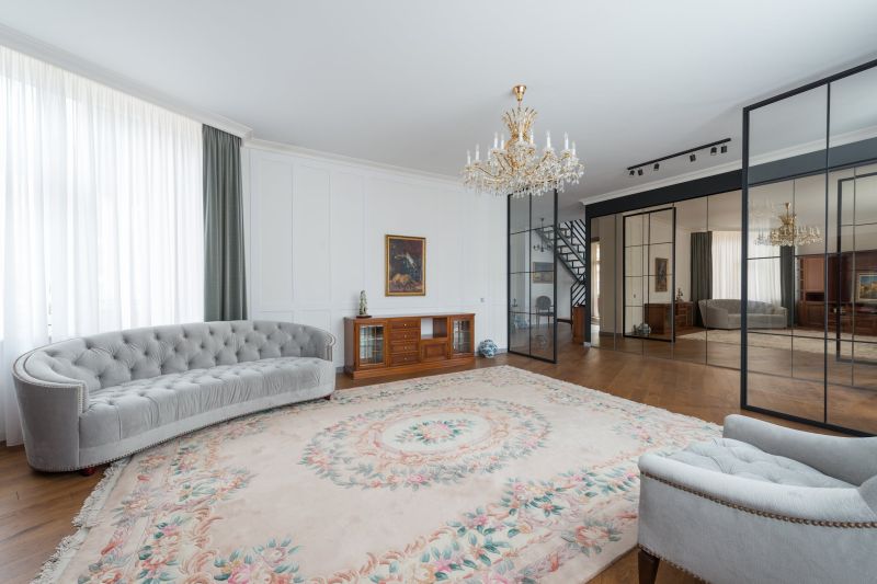 sofa en color gris capitonada salon en estilo escandinavo con alfombra