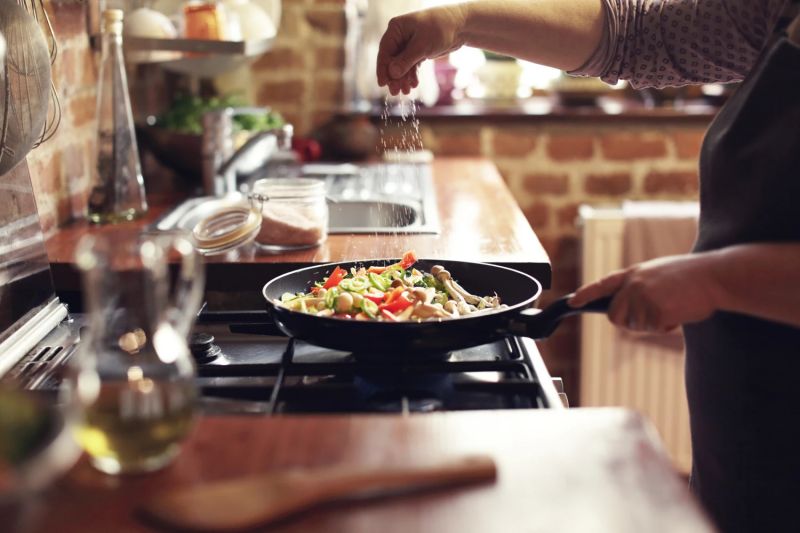 cómo cocinar saludable en una sartén con verduras